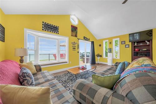 751 Lakeshore Road, Selkirk, ON - Indoor Photo Showing Living Room