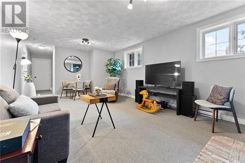 399 Chamberlain Street, Pembroke, ON - Indoor Photo Showing Living Room