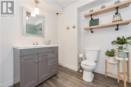 7456 Wellington Road 11, Mapleton, ON - Indoor Photo Showing Bathroom