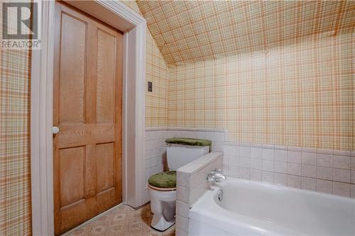 17246 Valade Road, St Andrews West, ON - Indoor Photo Showing Bathroom