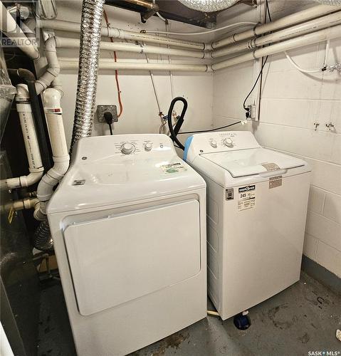 1142 2Nd Avenue Ne, Moose Jaw, SK - Indoor Photo Showing Laundry Room