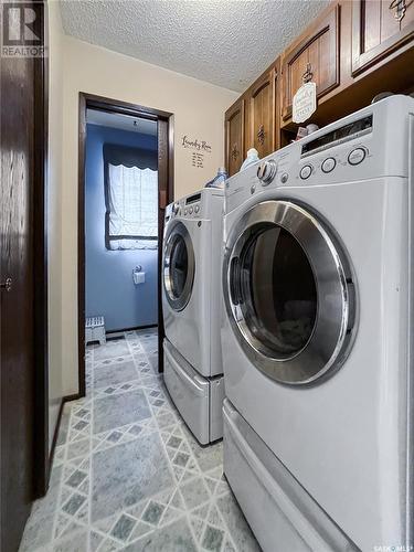 3176 Grey Owl Crescent, Prince Albert, SK - Indoor Photo Showing Laundry Room