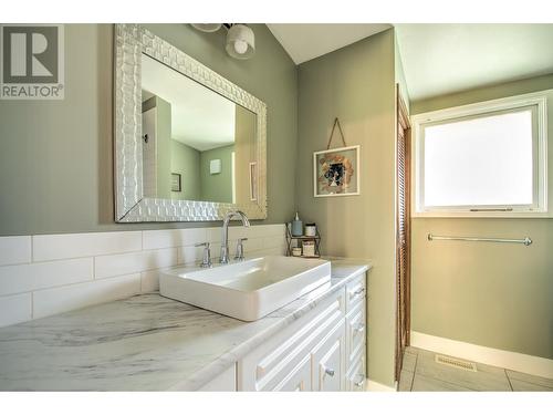 7327 Tronson Road, Vernon, BC - Indoor Photo Showing Bathroom