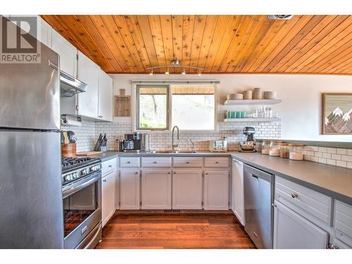 7327 Tronson Road, Vernon, BC - Indoor Photo Showing Kitchen With Double Sink