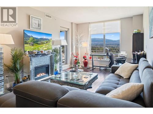 2040 Springfield Road S Unit# 1203, Kelowna, BC - Indoor Photo Showing Living Room With Fireplace