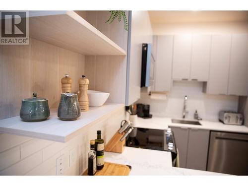 1701 Coursier Avenue Unit# 3407, Revelstoke, BC - Indoor Photo Showing Kitchen