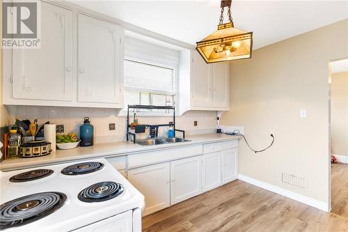 305 Oak Street, Sudbury, ON - Indoor Photo Showing Kitchen With Double Sink
