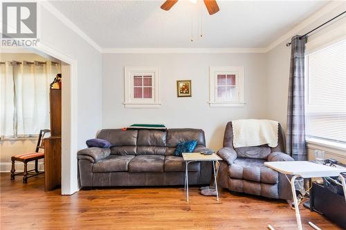305 Oak Street, Sudbury, ON - Indoor Photo Showing Living Room