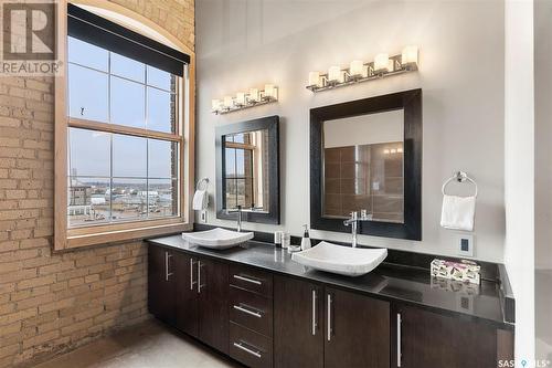 505 73 24Th Street E, Saskatoon, SK - Indoor Photo Showing Bathroom