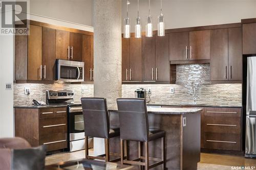 505 73 24Th Street E, Saskatoon, SK - Indoor Photo Showing Kitchen With Upgraded Kitchen