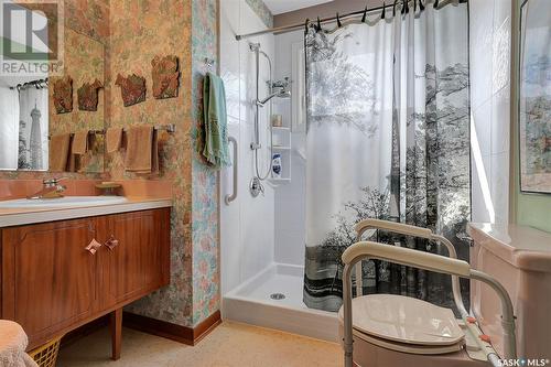4105 Lakeview Avenue, Regina, SK - Indoor Photo Showing Bathroom