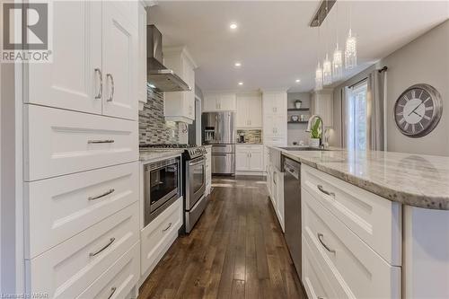 605 Sandringham Drive, Waterloo, ON - Indoor Photo Showing Kitchen With Upgraded Kitchen