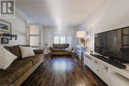 605 Sandringham Drive, Waterloo, ON - Indoor Photo Showing Living Room
