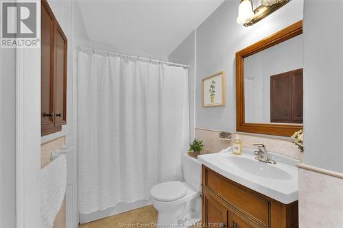 383 Newbury Street, Windsor, ON - Indoor Photo Showing Bathroom