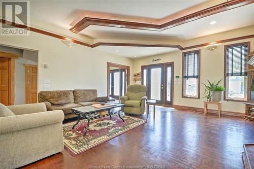 1472 Everts Avenue, Windsor, ON - Indoor Photo Showing Living Room
