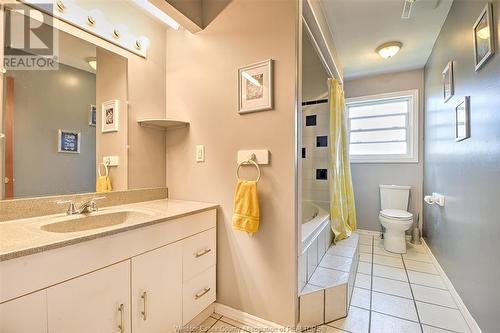 1472 Everts Avenue, Windsor, ON - Indoor Photo Showing Bathroom
