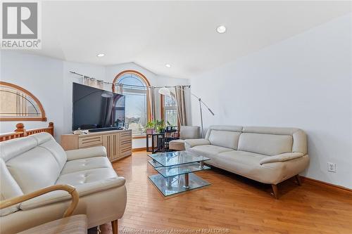 1453 Meridian Street, Windsor, ON - Indoor Photo Showing Living Room