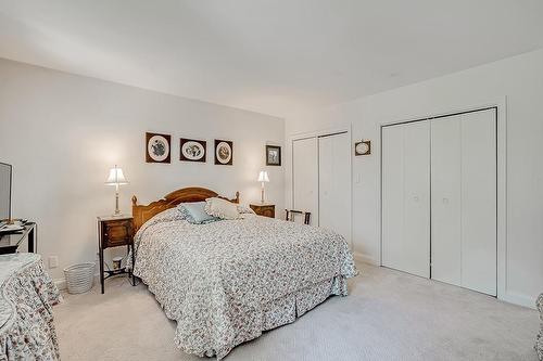 2142 #1 Side Road, Burlington, ON - Indoor Photo Showing Bedroom
