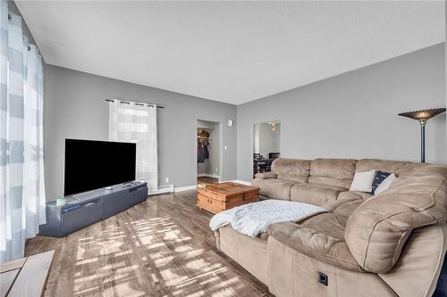 241 Forest Street W, Dunnville, ON - Indoor Photo Showing Living Room