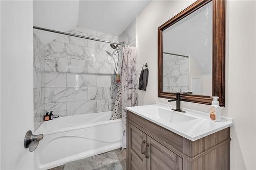 241 Forest Street W, Dunnville, ON - Indoor Photo Showing Bathroom