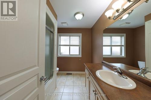 6992 Julie Dr, Niagara Falls, ON - Indoor Photo Showing Bathroom
