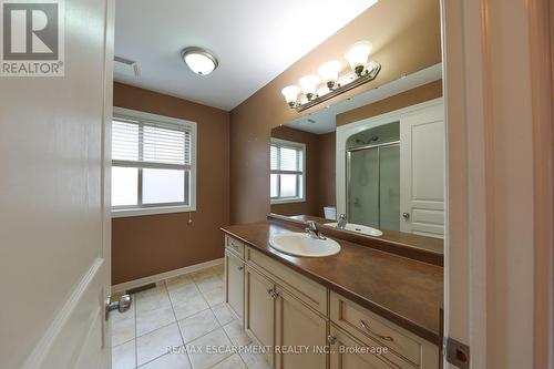 6992 Julie Drive, Niagara Falls, ON - Indoor Photo Showing Bathroom
