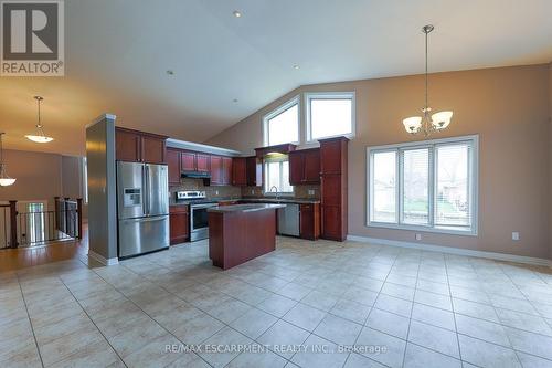 6992 Julie Drive, Niagara Falls, ON - Indoor Photo Showing Kitchen