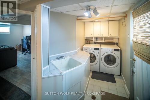 412 Regal Drive, London, ON - Indoor Photo Showing Laundry Room