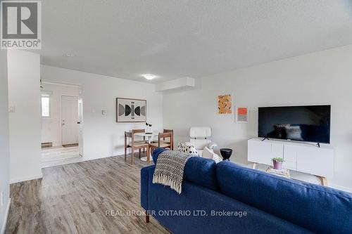 17 - 1200 Cheapside Street, London, ON - Indoor Photo Showing Living Room