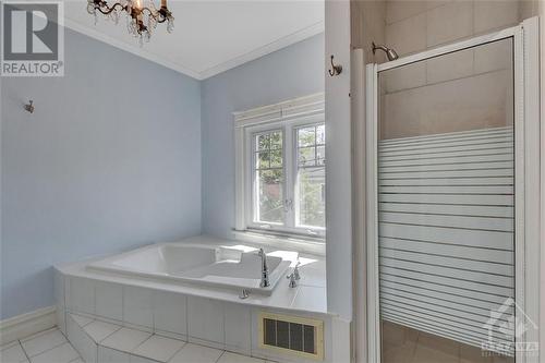 274 Holmwood Avenue, Ottawa, ON - Indoor Photo Showing Bathroom