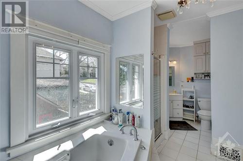 274 Holmwood Avenue, Ottawa, ON - Indoor Photo Showing Bathroom
