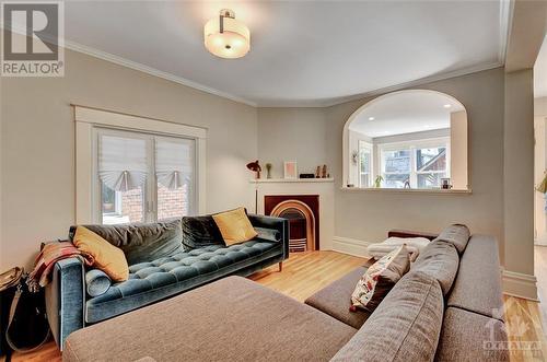 274 Holmwood Avenue, Ottawa, ON - Indoor Photo Showing Living Room