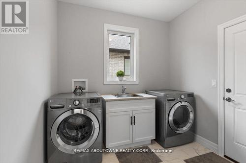 21 Sycamore Dr N, Tillsonburg, ON - Indoor Photo Showing Laundry Room