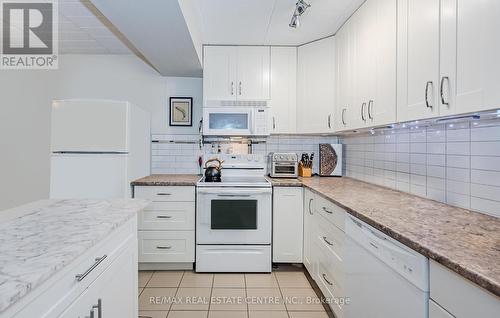 #106 -105 Conroy Cres, Guelph, ON - Indoor Photo Showing Kitchen