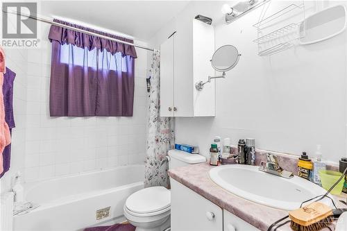 242 Hamilton Street, Hawkesbury, ON - Indoor Photo Showing Bathroom