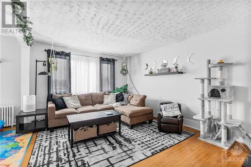242 Hamilton Street, Hawkesbury, ON - Indoor Photo Showing Living Room