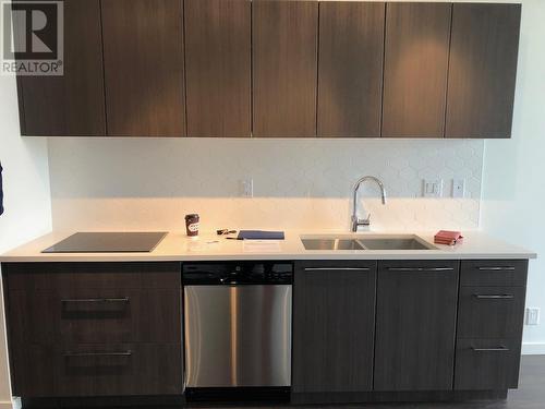 691 North Road, Coquitlam, BC - Indoor Photo Showing Kitchen With Double Sink