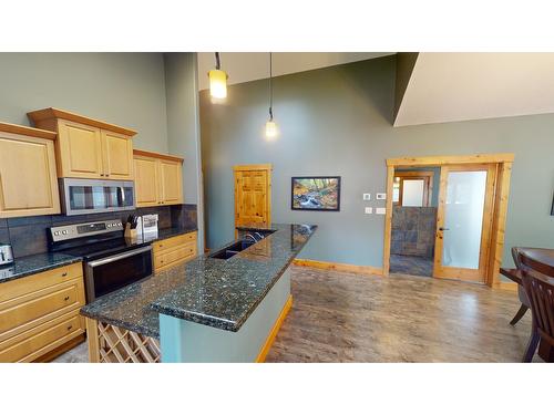 7309 Copperhorn Drive, Radium Hot Springs, BC - Indoor Photo Showing Kitchen
