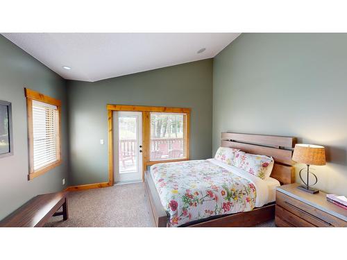 7309 Copperhorn Drive, Radium Hot Springs, BC - Indoor Photo Showing Bedroom