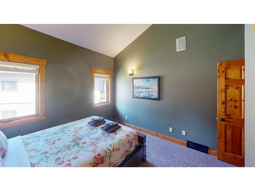 7309 Copperhorn Drive, Radium Hot Springs, BC - Indoor Photo Showing Bedroom