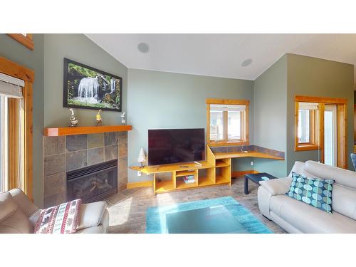 7309 Copperhorn Drive, Radium Hot Springs, BC - Indoor Photo Showing Living Room With Fireplace