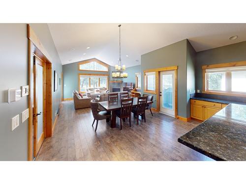 7309 Copperhorn Drive, Radium Hot Springs, BC - Indoor Photo Showing Dining Room