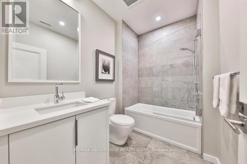 646 West Oval Dr, Burlington, ON - Indoor Photo Showing Bathroom