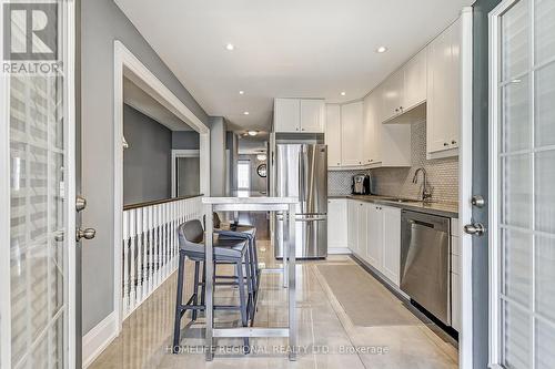 #43 -601 Shoreline Dr, Mississauga, ON - Indoor Photo Showing Kitchen With Upgraded Kitchen