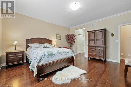 33 Hickory Avenue, Niagara-On-The-Lake, ON - Indoor Photo Showing Bedroom