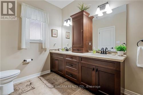 33 Hickory Avenue, Niagara-On-The-Lake, ON - Indoor Photo Showing Bathroom