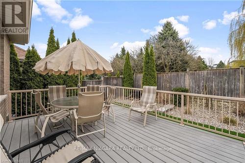 33 Hickory Avenue, Niagara-On-The-Lake, ON - Outdoor With Deck Patio Veranda