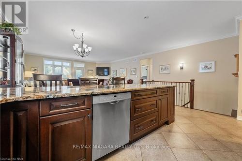 33 Hickory Ave, Niagara-On-The-Lake, ON - Indoor Photo Showing Kitchen