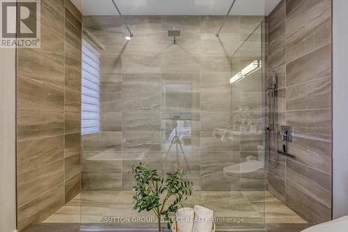 2055 Ironwood Rd, London, ON - Indoor Photo Showing Bathroom