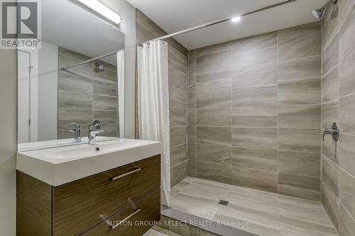 2055 Ironwood Rd, London, ON - Indoor Photo Showing Bathroom